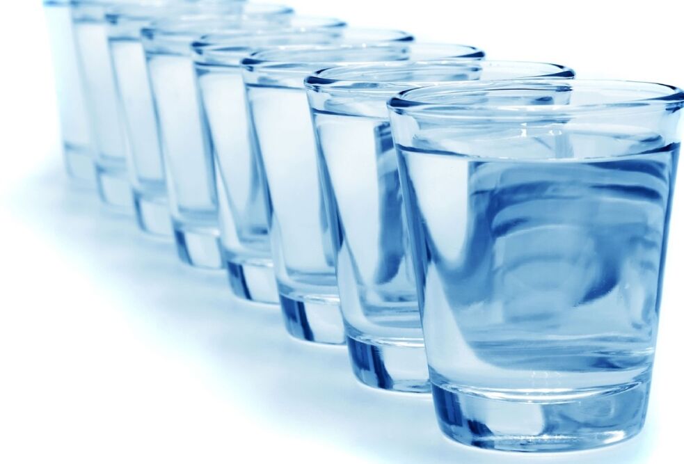 пиете достатъчно вода, за да подмладите кожата си